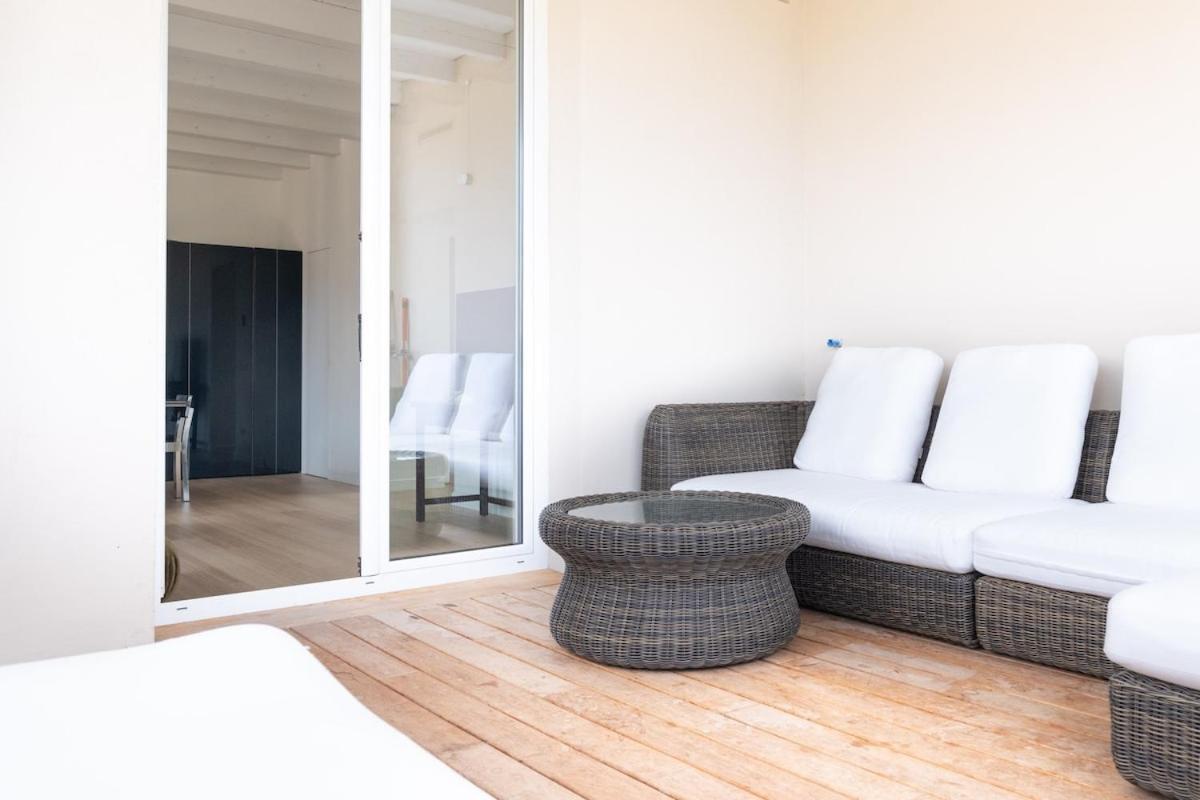 Luxurious With A Terrace Rom